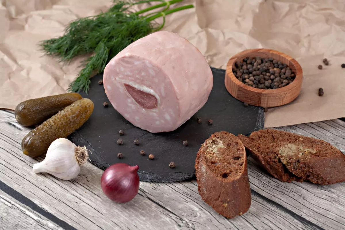 Фаршированное колбасное изделие из мяса птицы