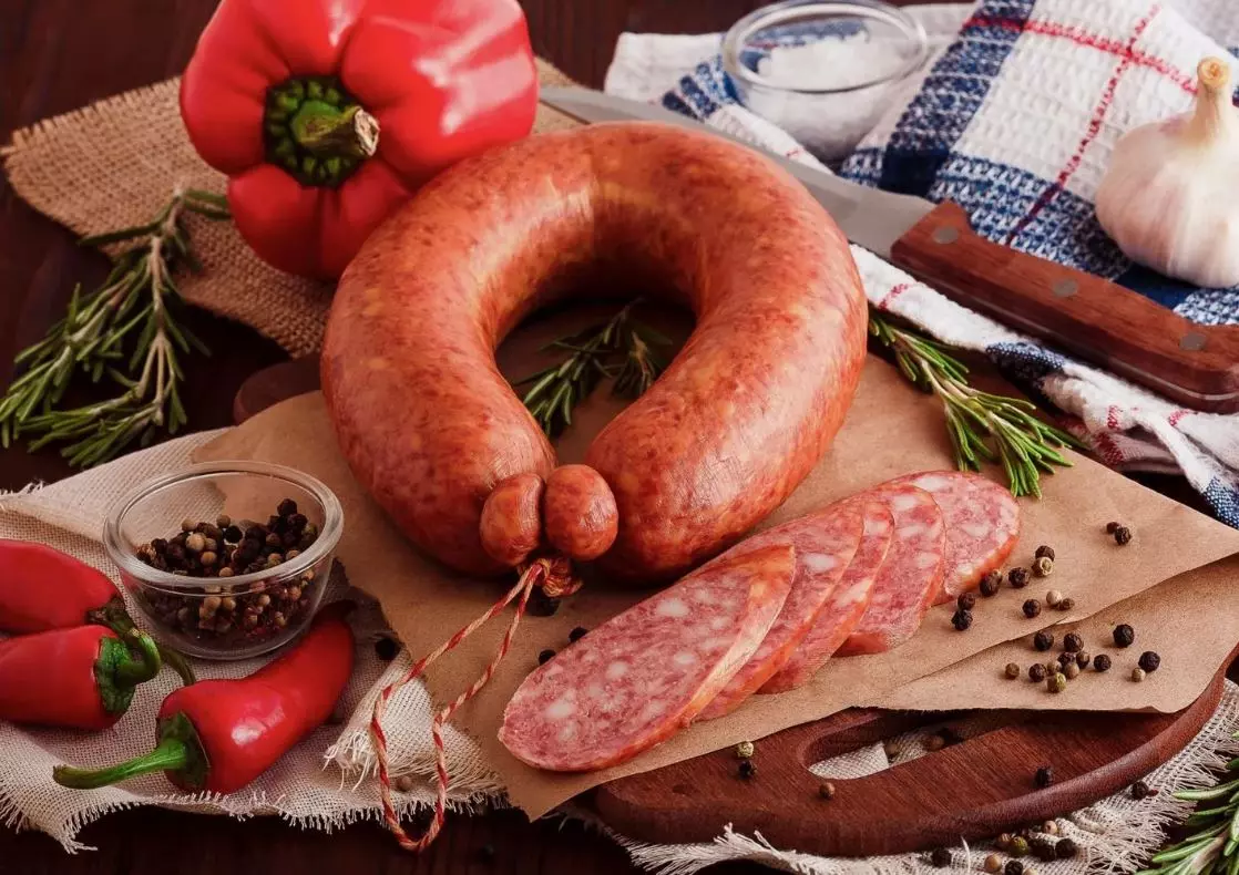 Полукопченая колбаса