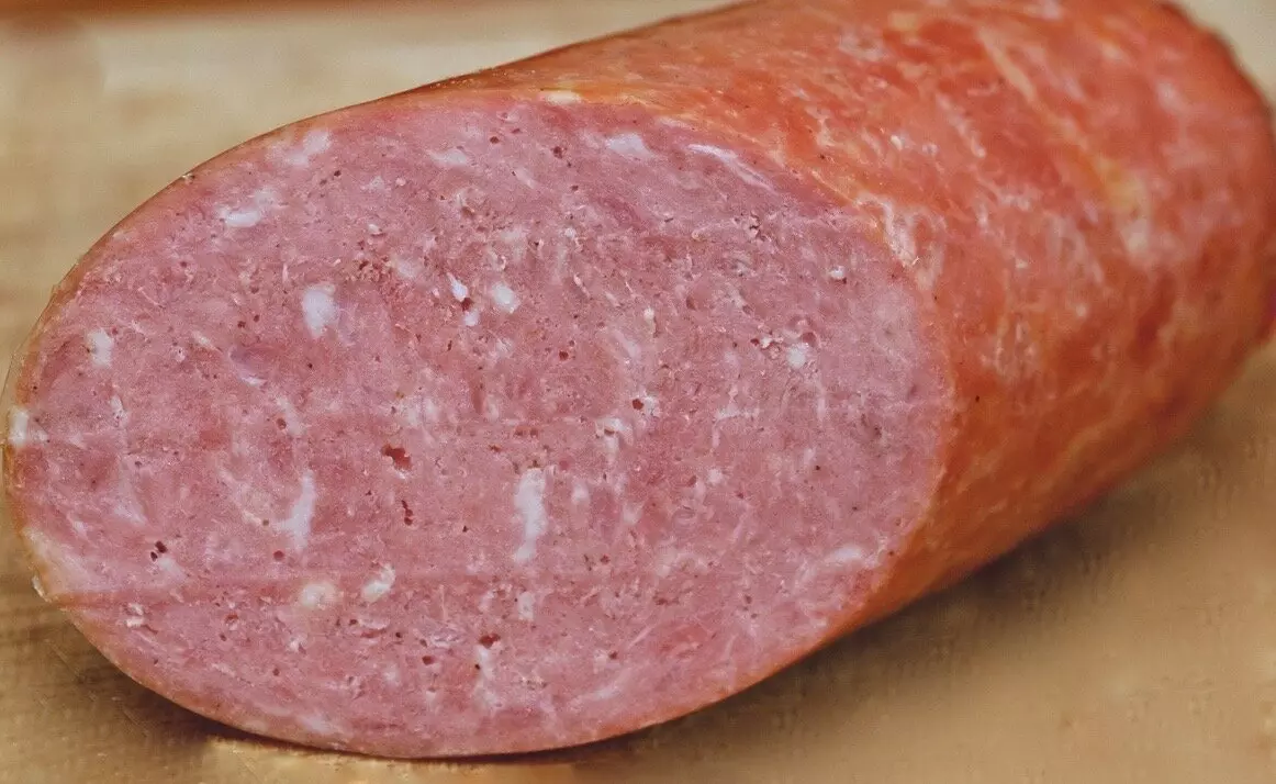 Колбаса из свинины и говядины