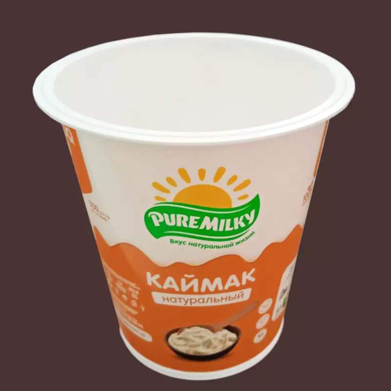 Пластиковые стаканы и крышки к ним